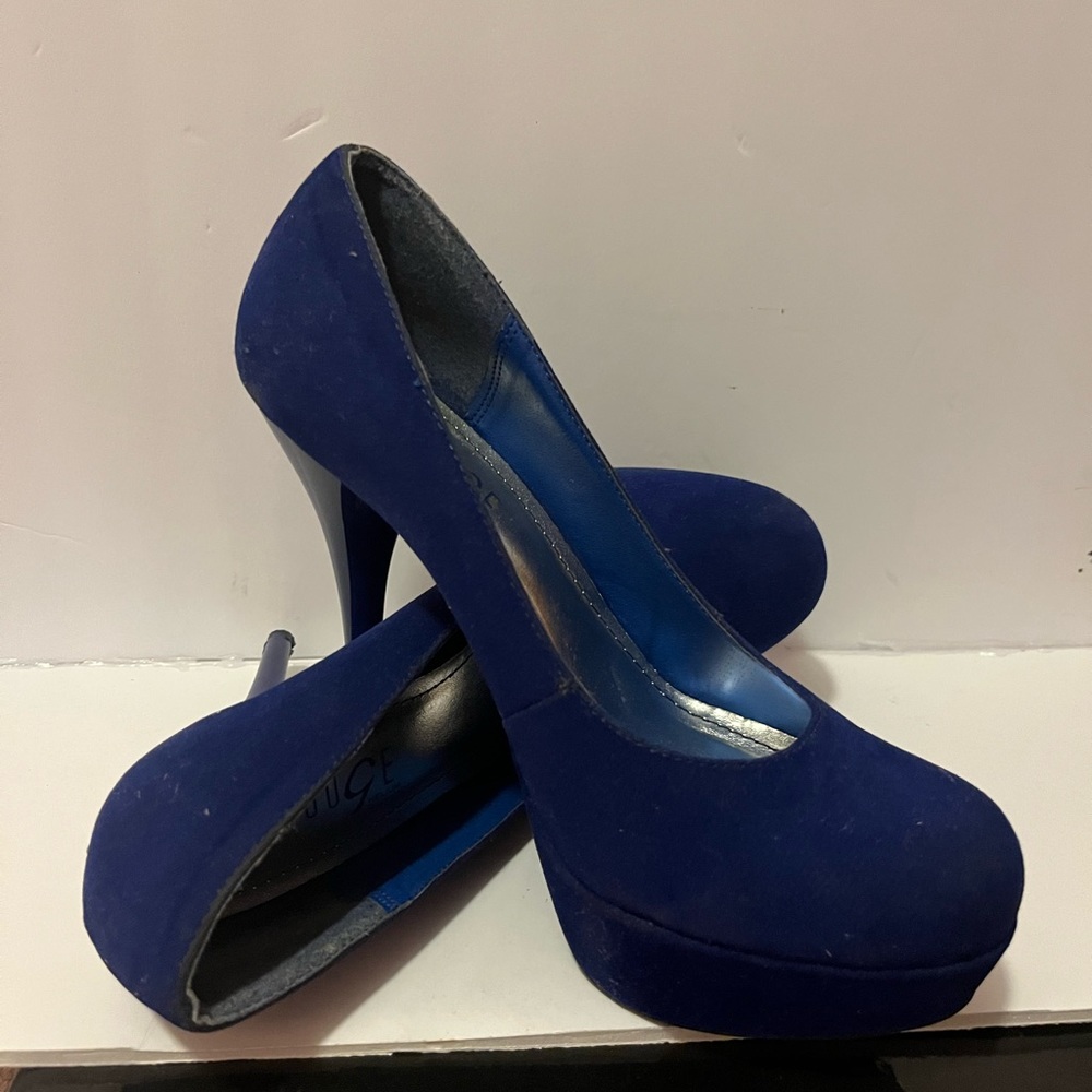 Royal Blue Suede Pump. Size 8. Brand: Rouge.